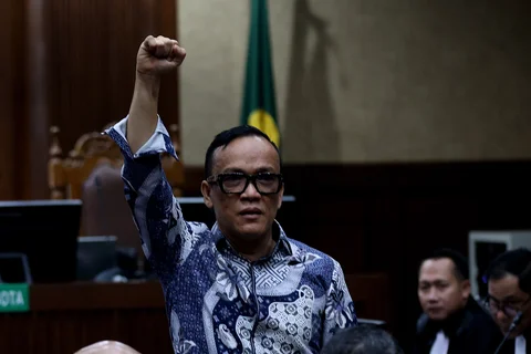 Terdakwa kasus dugaan pemerasan dalam pengurusan sertifikat K3 di Kementerian Ketenagakerjaan Immanuel Ebenezer saat menjalani sidang lanjutan di Pengadilan Tipikor, Jakarta, Senin (02/02/2026).