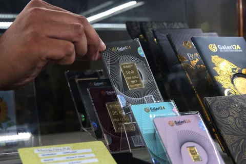 Berdasar informasi dari laman resmi Pegadaian, harga per 1 gram emas Antam, Rabu (14/5/2025), dijual Rp1.960 juta atau turun Rp20 ribu dari hari sebelumnya. (Liputan6.com/Angga Yuniar)