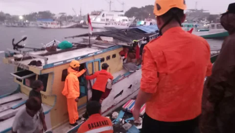 Mesin Perahu Meledak di Pelabuhan Paotere Makassar, 9 Nelayan Terluka