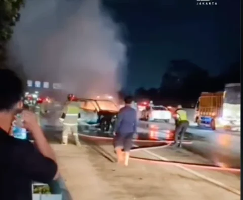 Kronologi Mobil Jetour Hangus Terbakar di Tol Jagorawi