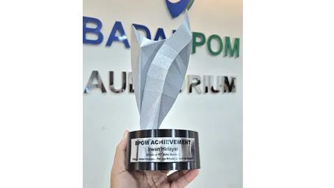 Sido Muncul raih BPOM Achievement Award.