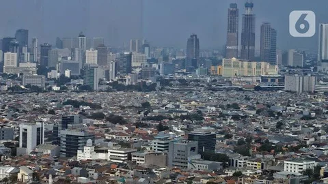 Dari sisi domestik, aktivitas konsumsi diperkirakan akan menguat pada 2024. Hal itu sejalan dengan terjaganya daya beli masyarakat, inflasi yang terkendali, dan meningkatnya penciptaan lapang