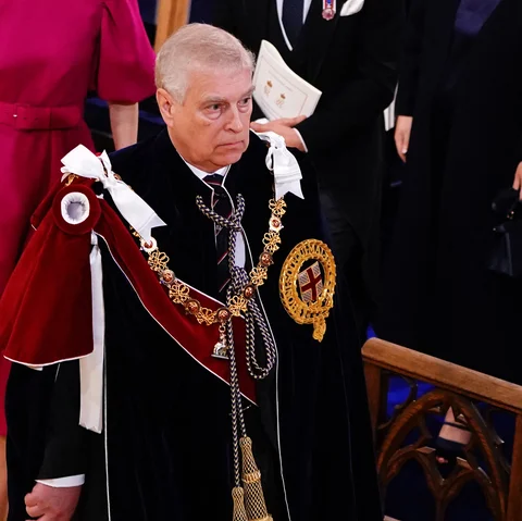 Pangeran Andrew kini kehilangan gelar kebangsawanan dan kehormatannya. Ia kini dipanggil Andrew Mounbatten Windsor. (dok. Yui Mok / POOL / AFP)
