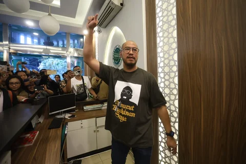 Komika Panji Pragiwaksono saat mendatangi Kantor MUI di Jalan Proklamasi, Jakarta, Selasa (03/02/2026).
