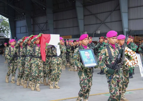 Upacara pelepasan jenazah prajurit Korps Marinir secara militer di Lanudal Pondok Cabe Pamulang Tangerang Selatan, Rabu (05/02/2026).