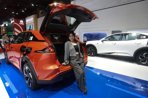 Model duduk pada kendaraan yang dipamerkan pada Indonesia International Motor Show (IIMS) 2026 di JIExpo Kemayoran, Jakarta, Kamis (05/2/2025).