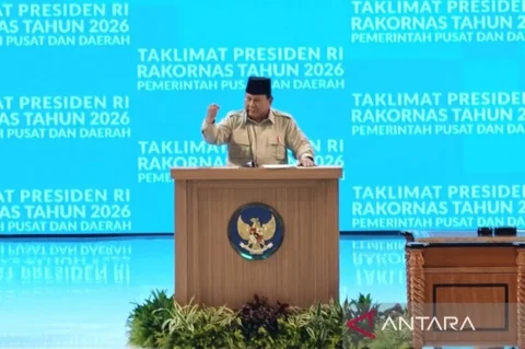 Presiden Prabowo Subianto tegaskan komitmennya menyalurkan Kapal Nelayan berukuran 5-30 GT ke desa-desa nelayan, wujudkan modernisasi sektor maritim dan tingkatkan hasil tangkapan.