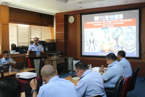 Kelompok Staf Ahli Koops Udara Nasional menggelar Kelompok Kerja Air Power dan Fasilitas Konstruksi di Makoopsudnas Halim Perdanakusuma Jakarta, kamis (05/02/2026).
