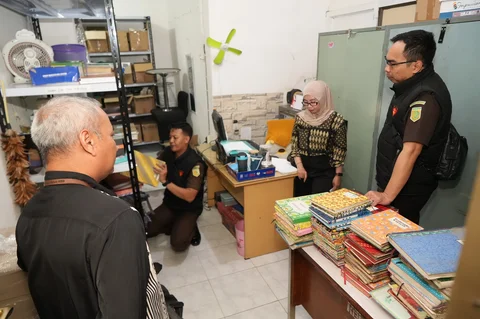 Kantor Kebun Binatang Surabaya Digeledah Kejaksaan