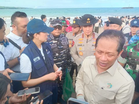Menteri Pariwisata: Sampah di Pantai Bali Bisa Turunkan Devisa dan Kunjungan Turis