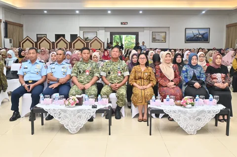 Panglima Koopsudnas Marsdya TNI Minggit Tribowo menghadiri kegiatan silaturahmi PIA Ardhya Garini Gabungan Koopsudnas di Gedung Leo Wattimena, Makoopsudnas, Halim Perdanakusuma, Jakarta Timur, Kamis (5/2/2026).