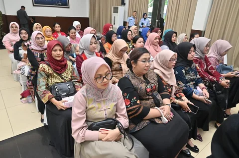 Kegiatan silaturahmi PIA Ardhya Garini Gabungan Koopsudnas di Gedung Leo Wattimena, Makoopsudnas, Halim Perdanakusuma, Jakarta Timur, Kamis (5/2/2026).