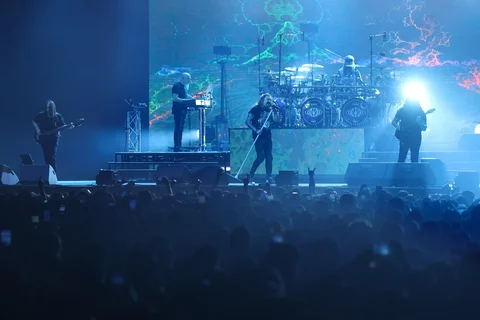 Dream Theater saat konser An Evening With Dream Theater 40th Anniversary Tour 2026 di Beach City International Stadium Ancol Jakarta, Sabtu (07/02/2026) malam.