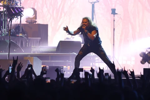 Dream Theater saat konser An Evening With Dream Theater 40th Anniversary Tour 2026 di Beach City International Stadium Ancol Jakarta, Sabtu (07/02/2026) malam.