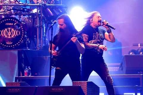 Dream Theater saat konser An Evening With Dream Theater 40th Anniversary Tour 2026 di Beach City International Stadium Ancol Jakarta, Sabtu (07/02/2026) malam.