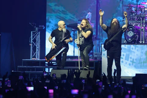 Dream Theater saat konser An Evening With Dream Theater 40th Anniversary Tour 2026 di Beach City International Stadium Ancol Jakarta, Sabtu (07/02/2026) malam.