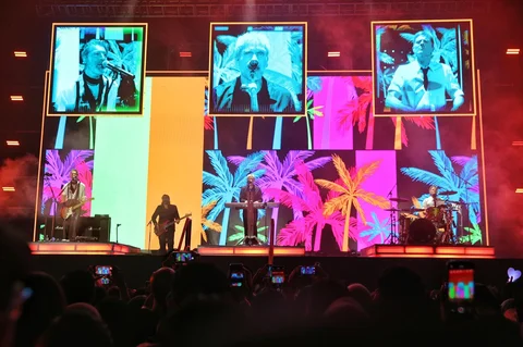 Michael Learns to Rock tampil di konser 90's Intimate 2nd Edition di Istora Senayan, Jakarta, Sabtu (07/02/2026).