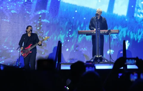 Michael Learns to Rock tampil di konser 90's Intimate 2nd Edition di Istora Senayan, Jakarta, Sabtu (07/02/2026).