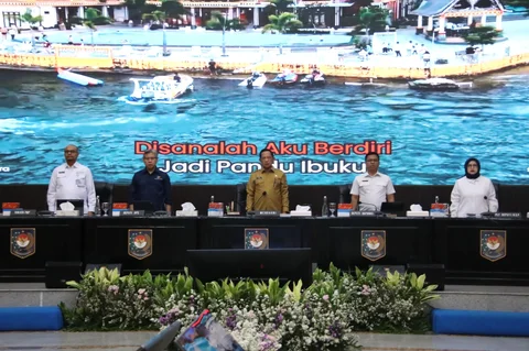 Mendagri Tito Karnavian saat memimpin Rakor Pengendalian Inflasi Daerah dan Evaluasi Dukungan Pemda dalam Program Tiga Juta Rumah