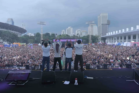 Grup band Wali memeriahkan hari kedua KLBB Festival 2026 di Stadion Madya Gelora Bung Karno dengan penampilan penuh energi, Minggu (01/02/2026).