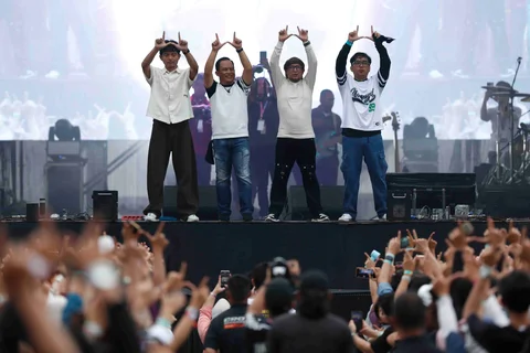 Grup band Wali memeriahkan hari kedua KLBB Festival 2026 di Stadion Madya Gelora Bung Karno dengan penampilan penuh energi, Minggu (01/02/2026).
