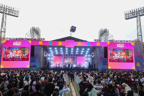 Grup band Wali memeriahkan hari kedua KLBB Festival 2026 di Stadion Madya Gelora Bung Karno dengan penampilan penuh energi, Minggu (01/02/2026).