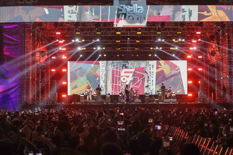 Sheila On 7 menghidupkan suasana KLBB Festival 2026 di Stadion Madya GBK lewat penampilan energik yang membuat ribuan penonton bernyanyi bersama, Minggu (01/03/2026).