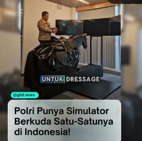 Video polisi t=pamerkan simulator berkuda