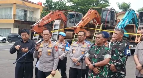 Kapolda Lampung Irjen Pol Helfi Assegaf konpers soal tambang emas ilegal 200 hektare bikin negara rugi Rp1,3 triliun