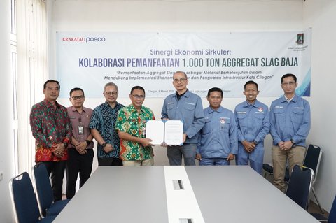 Krakatau Posco-DLH Kota Cilegon Manfaatkan Slag Baja untuk Pengerasan Akses Jalan TPS