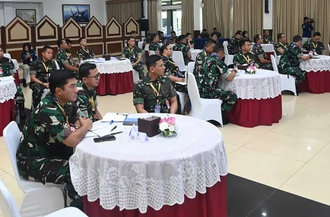 Sosialisasi pemeliharaan dan perawatan alat peralatan pertahanan keamanan Koopsudnas di Gedung Leo Watimena Makoopsudnas Halim Perdanakusuma Jakarta Timur Rabu (11/03/2026).