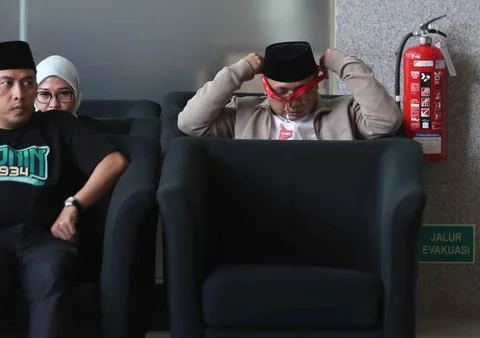 Mantan Menteri Agama, Yaqut Cholil Qoumas sesaat sebelum menjalani pemeriksaan di gedung Merah Putih Komisi Pemberantasan Korupsi (KPK), Jakarta, Kamis (12/3/2026).