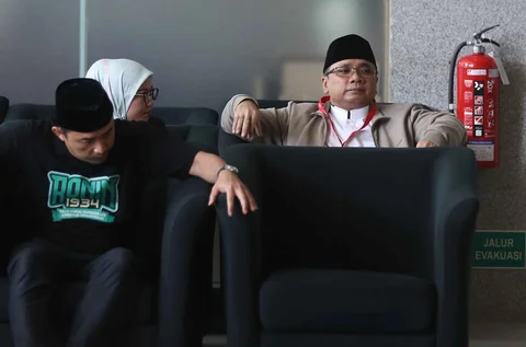 Mantan Menteri Agama, Yaqut Cholil Qoumas sesaat sebelum menjalani pemeriksaan di gedung Merah Putih Komisi Pemberantasan Korupsi (KPK), Jakarta, Kamis (12/3/2026).