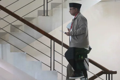 Mantan Menteri Agama, Yaqut Cholil Qoumas sesaat sebelum menjalani pemeriksaan di gedung Merah Putih Komisi Pemberantasan Korupsi (KPK), Jakarta, Kamis (12/3/2026).