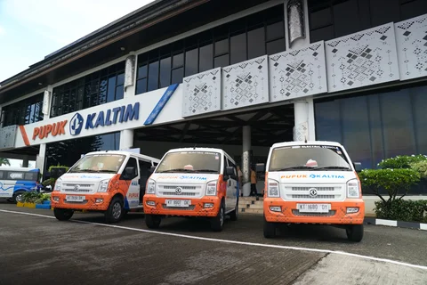 <p>PT Pupuk Kalimantan Timur (Pupuk Kaltim) launching penggunaan mobil listrik sebagai kendaraan operasional di kawasan perusahaan (dok: PKT)</p>