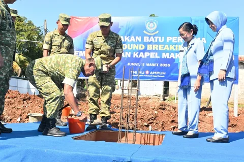 Panglima Komando Operasi Udara Nasional Minggit Tribowo memimpin peletakan batu pertama pembangunan Kapel Koopsudnas di kawasan Pangkalan Udara Halim Perdanakusuma, Jakarta, Jumat (13/3/2026),