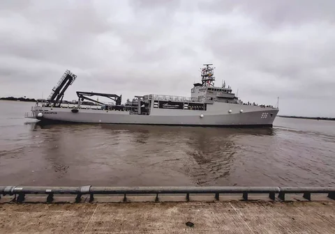 KRI Canopus 936 memulai pelayaran perdana dari galangan kapal Abeking & Rasmussen di Lemwerder, Jerman menuju Indonesia, Sabtu (14/03/2026) waktu setempat.