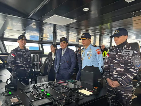 KRI Canopus 936 memulai pelayaran perdana dari galangan kapal Abeking & Rasmussen di Lemwerder, Jerman menuju Indonesia, Sabtu (14/03/2026) waktu setempat.