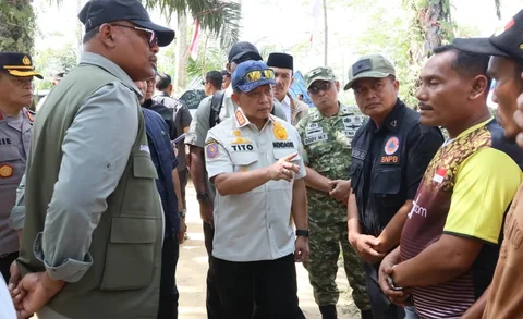 Kasatgas Tito saat melakukan kunjungan kerja ke Dusun Kareung, Desa Buket Linteung, Kecamatan Langkahan, Aceh Utara