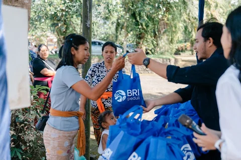 Peringati Hari Raya Nyepi 2026, BRI Peduli Salurkan CSR 2.000 Paket Sembako bagi Warga Desa Angseri dan Desa Sarimekar