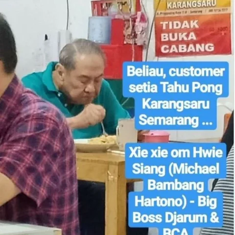 Orang Terkaya Indonesia,Mchael Bambang Hartono, Makan di Warung Tahu Pong. (dok. Twitter @ayudh69/https://twitter.com/ayudh69/status/1207681675561357312/Henry)
