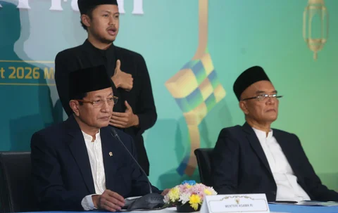 Menteri Agama Nasaruddin Umar disampingi  Ketua Komisi VIII DPR Marwan Dasopang menyampaikan konferensi pers hasil Sidang Isbat 1 Syawal 1447 Hijriah di Jakarta, Kamis (19/03/2026).
