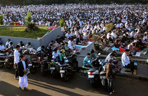 Ribuan jemaah Muhammadiyah melaksanakan Salat Idul Fitri 1447 Hijriah di Lapangan Sempur, Kota Bogor, Jawa Barat, Jumat (20/03/2026).