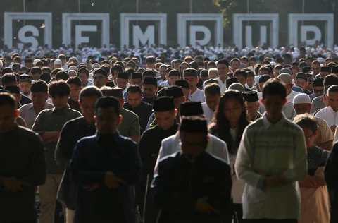 Ribuan jemaah Muhammadiyah melaksanakan Salat Idul Fitri 1447 Hijriah di Lapangan Sempur, Kota Bogor, Jawa Barat, Jumat (20/03/2026).