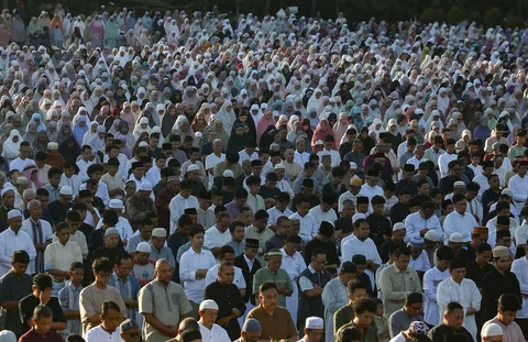 Ribuan jemaah Muhammadiyah melaksanakan Salat Idul Fitri 1447 Hijriah di Lapangan Sempur, Kota Bogor, Jawa Barat, Jumat (20/03/2026).