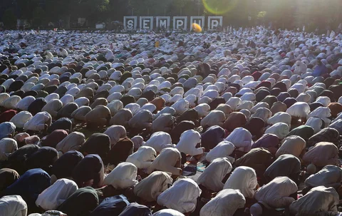 Ribuan jemaah Muhammadiyah melaksanakan Salat Idul Fitri 1447 Hijriah di Lapangan Sempur, Kota Bogor, Jawa Barat, Jumat (20/03/2026).