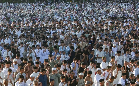 Ribuan jemaah Muhammadiyah melaksanakan Salat Idul Fitri 1447 Hijriah di Lapangan Sempur, Kota Bogor, Jawa Barat, Jumat (20/03/2026).