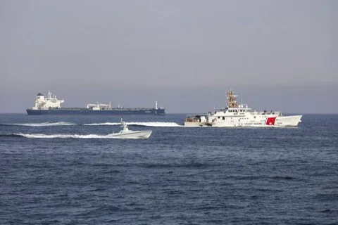 Kapal di Selat Hormuz. (AP File)