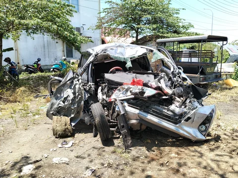 Kecelakaan Maut di Tol Tegal saat Arus Mudik, Calya Tabrak Bus Hingga Empat Orang Meninggal