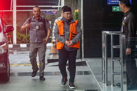 Tersangka kasus dugaan korupsi kuota haji dan penyelenggaraan ibadah haji Yaqut Cholil Qoumas tiba di Gedung Merah Putih KPK, Jakarta, Selasa (24/3/2026).